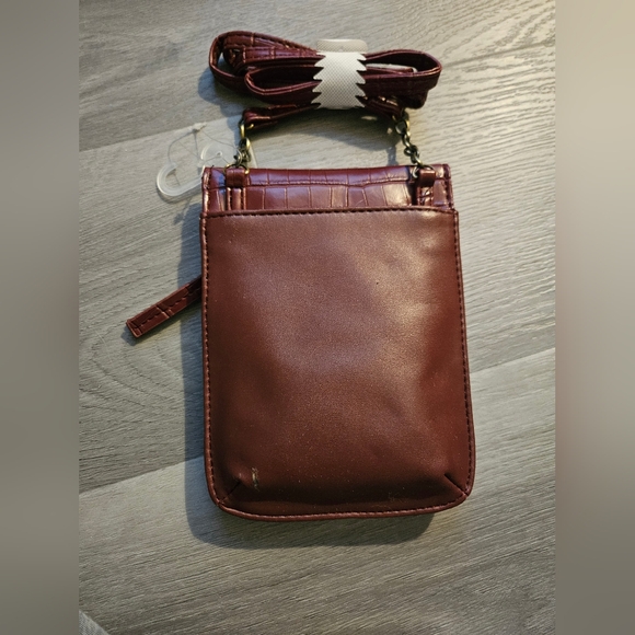 Crossbody Multi Zipper & Snap Closure with Pockets Burgundy - Picture 1 of 4